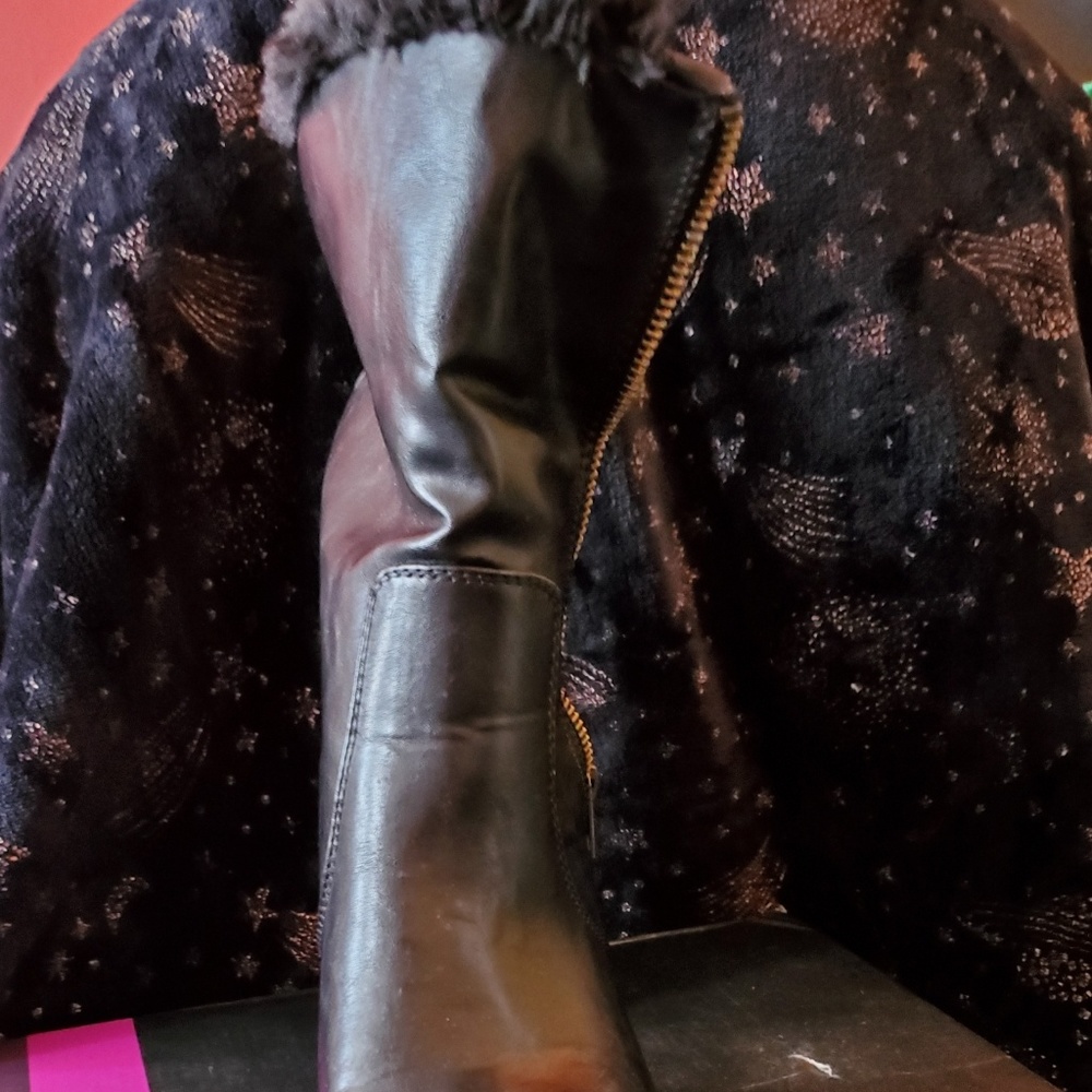 Boots - Picture 2 of 4
